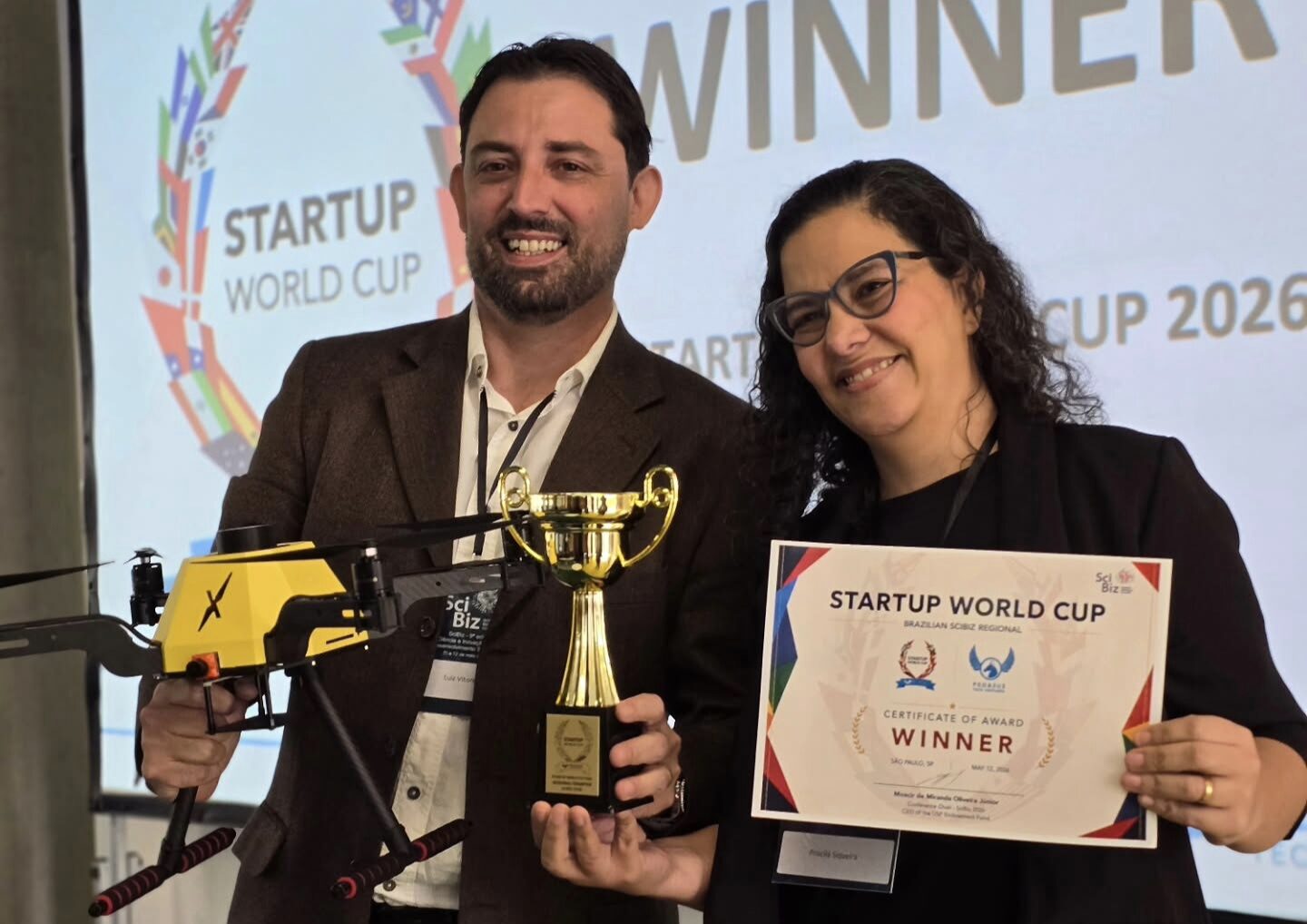 Campeões da etapa Brasil da Startup World Cup pela solução Warehouse Max